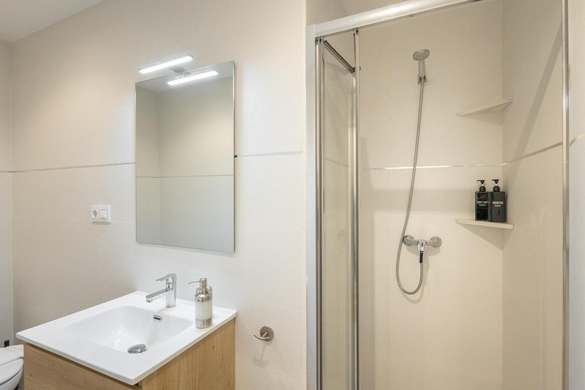 Isg Apartments Triana 1 Seville Exterior photo